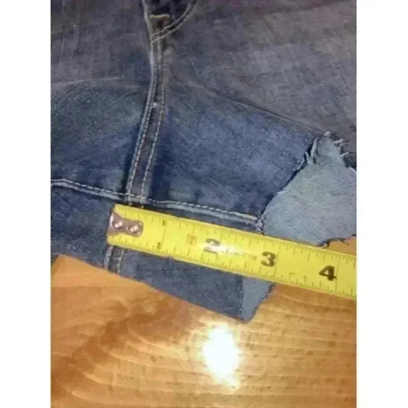 True Religion Maisie Hi-rise Denim Shorts Raw Hem Medium Wash Size 28 - Picture 12 of 12